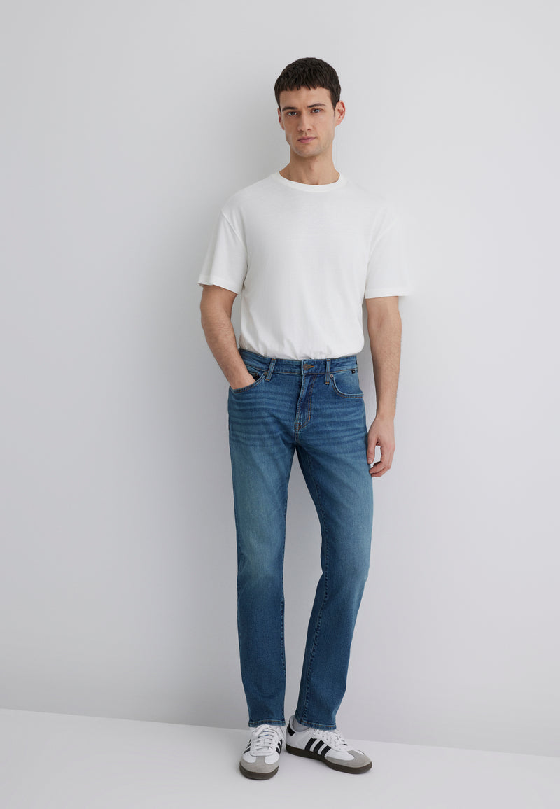 Jake | Mise à mi-hauteur, maigre