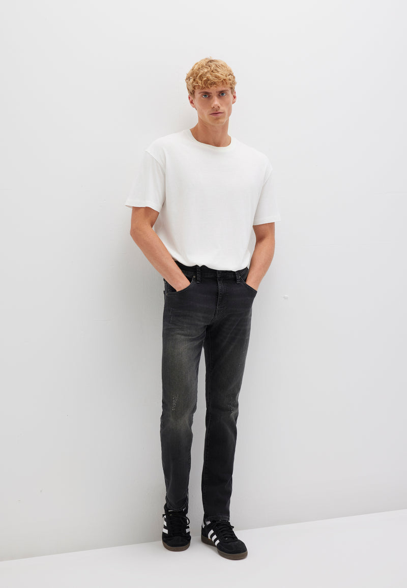 James | Super chudy, mucha zip