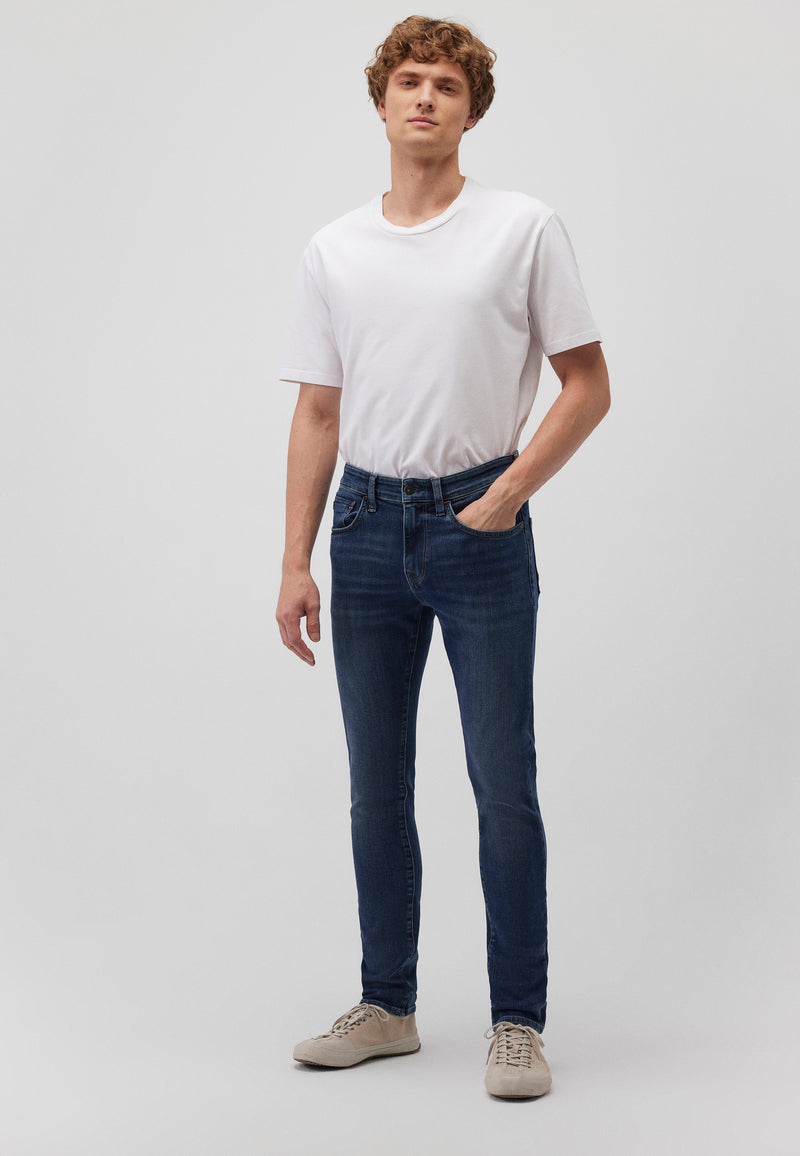 James | Mosca super magra e zip