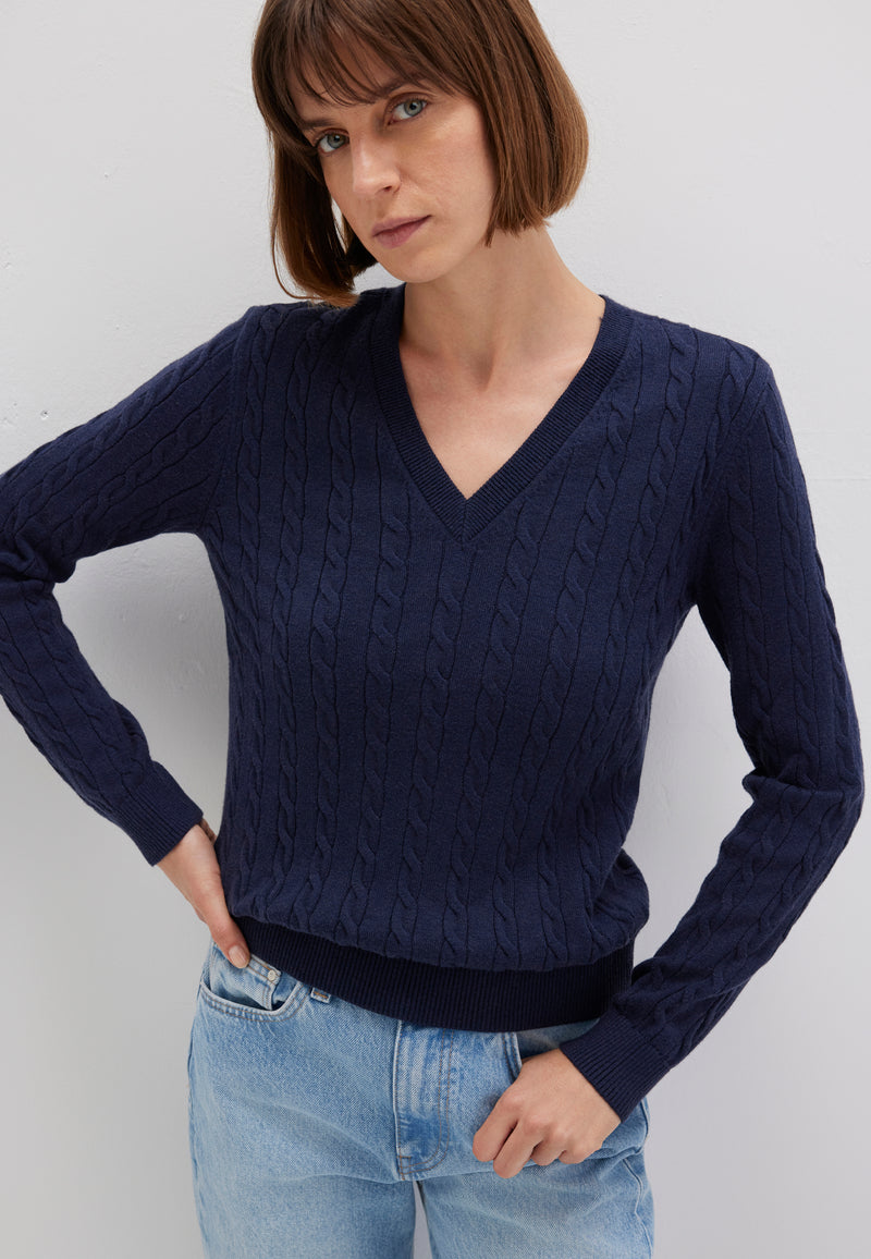 Sweter z dekoltem w V | Drobny sweter z dzianiny