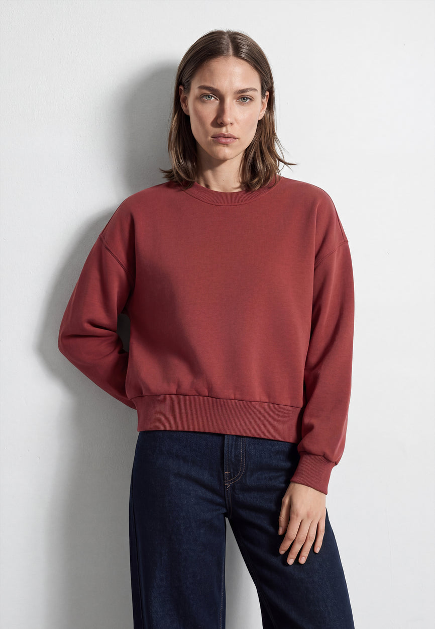CREW NECK SWEATSHIRT | Sweatshirt mit kleiner Stickerei