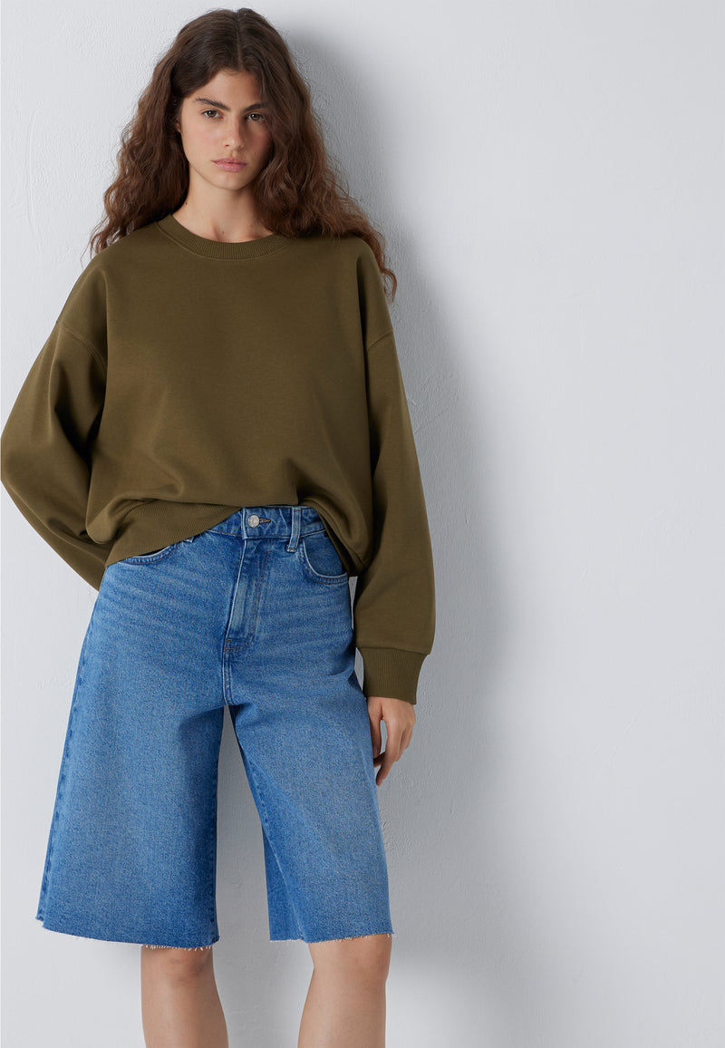 CREW NECK SWEATSHIRT | Sweatshirt mit kleiner Stickerei
