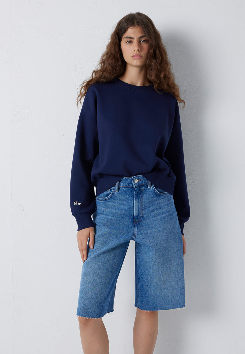 CREW NECK SWEATSHIRT | Sweatshirt mit kleiner Stickerei